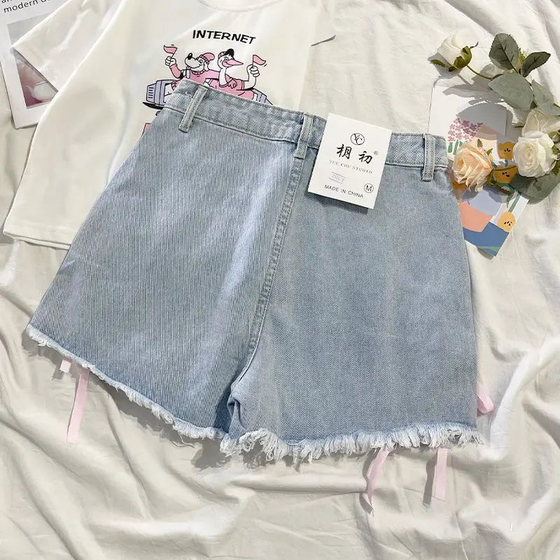 Short jeans bordado com laço